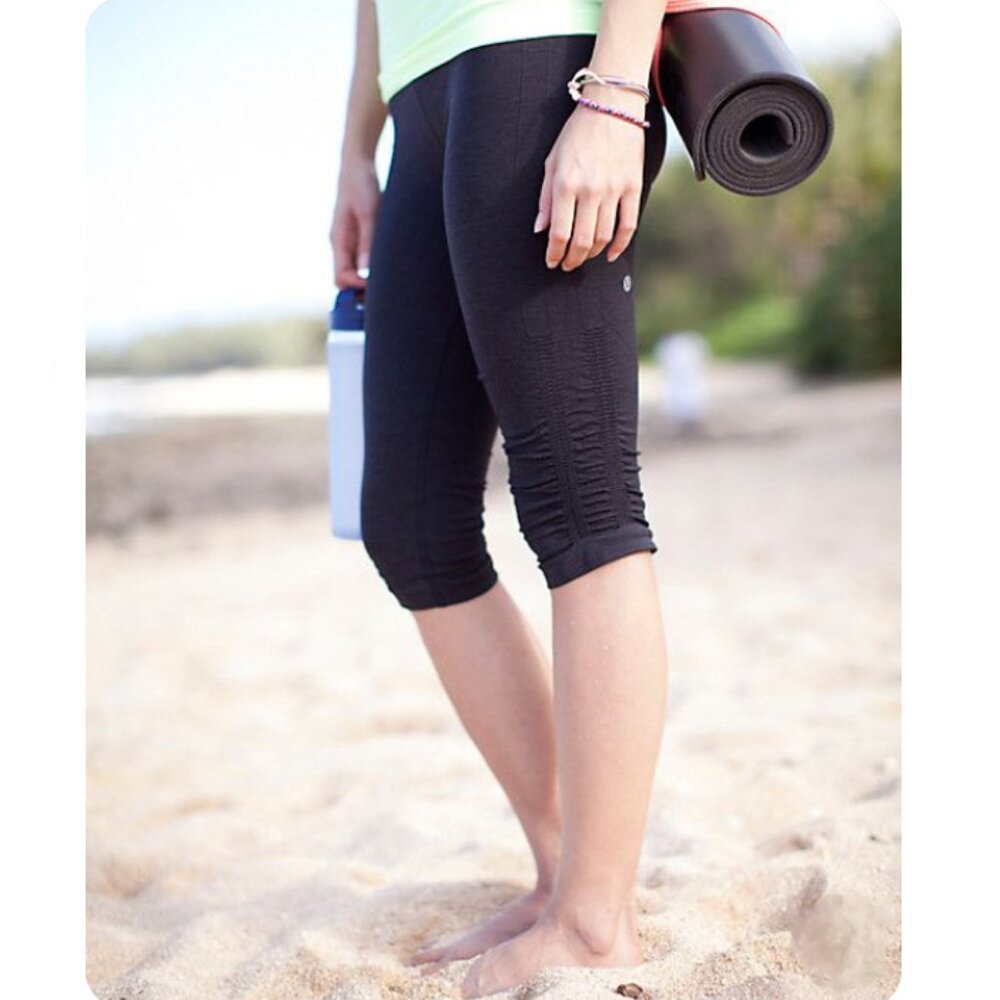 Lululemon In The Flow Crop II Heathered Deep Coal Leggings | Size 8 - Picture 1 of 14